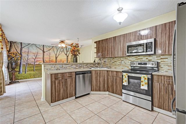 5502 SW 162nd Pl, Miami, FL 33185