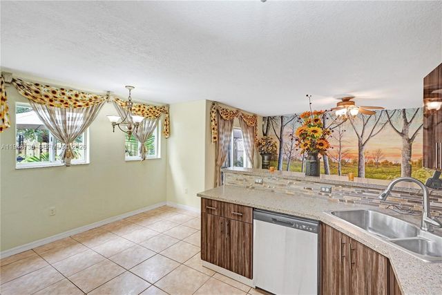 5502 SW 162nd Pl, Miami, FL 33185