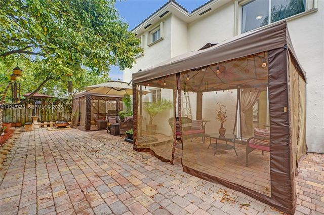 5502 SW 162nd Pl, Miami, FL 33185