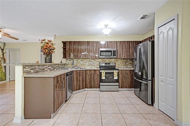 5502 SW 162nd Pl, Miami, FL 33185