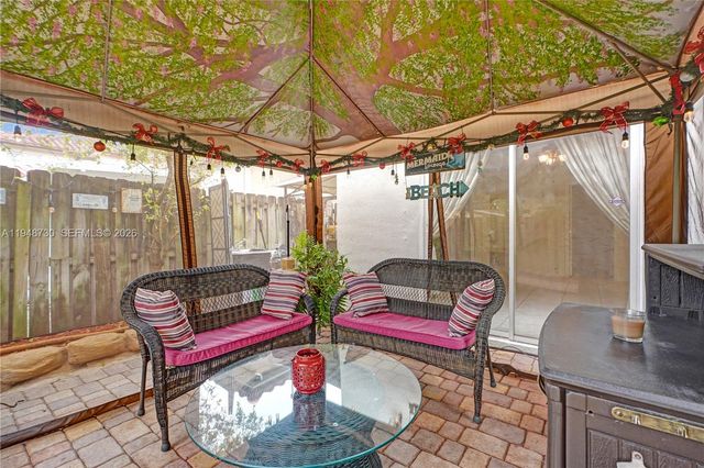 5502 SW 162nd Pl, Miami, FL 33185