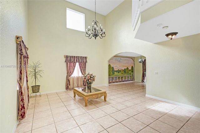 5502 SW 162nd Pl, Miami, FL 33185