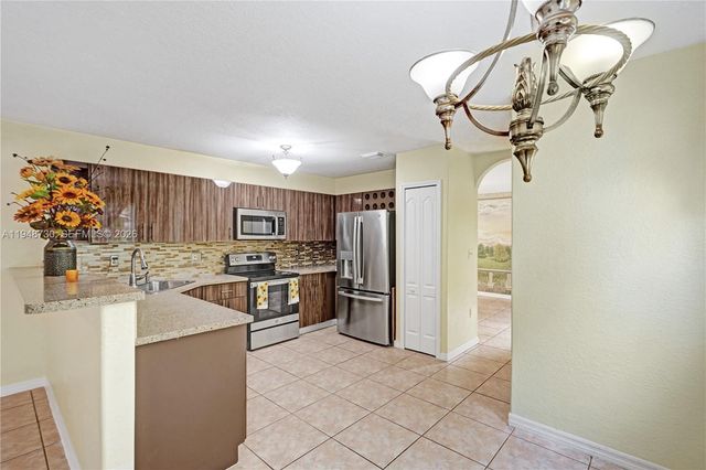 5502 SW 162nd Pl, Miami, FL 33185