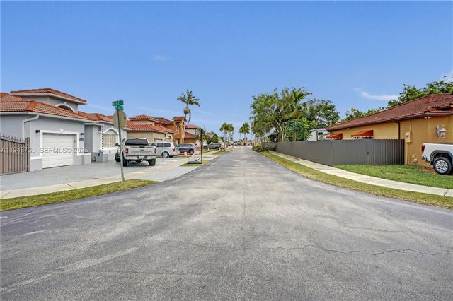 5502 SW 162nd Pl, Miami, FL 33185