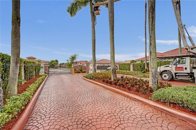 5502 SW 162nd Pl, Miami, FL 33185