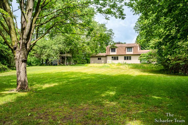 888 Bowes Road Se, Lowell City, MI 49331