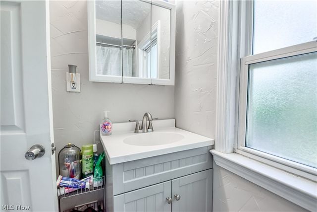 5284 Haverford Drive, Lyndhurst, OH 44124