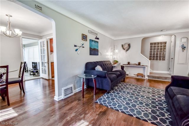 5284 Haverford Drive, Lyndhurst, OH 44124