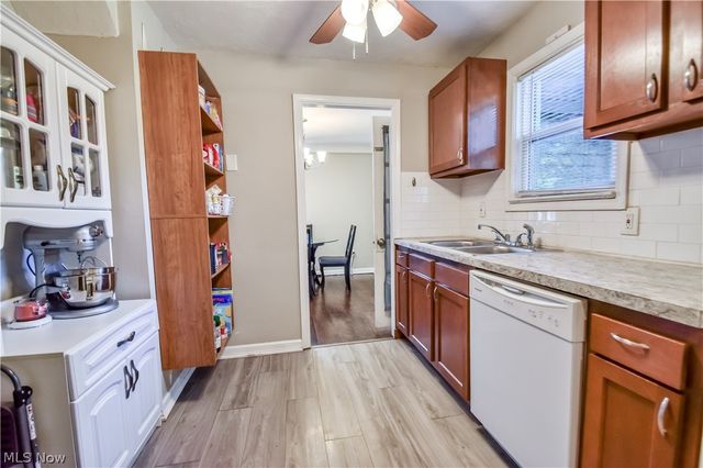 5284 Haverford Drive, Lyndhurst, OH 44124