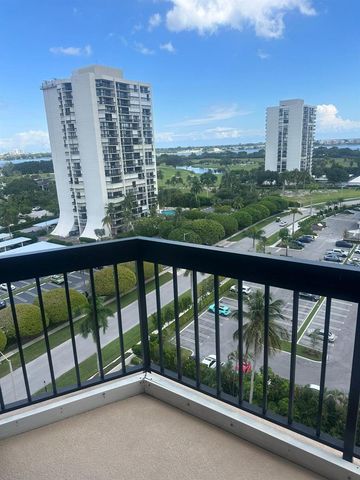2425 Presidential Way 1203, West Palm Beach, FL 33401