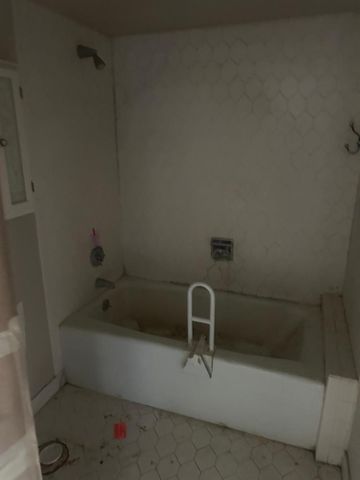 2425 Presidential Way 1203, West Palm Beach, FL 33401