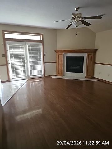 3104 NE Colonial Dr, Lawton, OK 73507