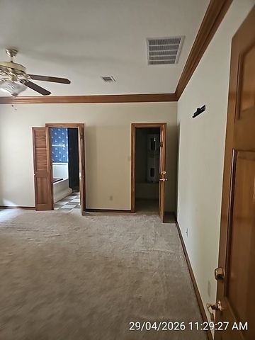 3104 NE Colonial Dr, Lawton, OK 73507
