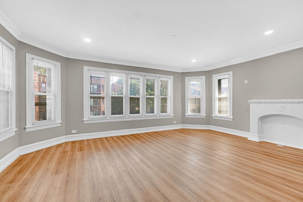 8010 S Phillips Avenue, Chicago, IL 60617 — photo 3