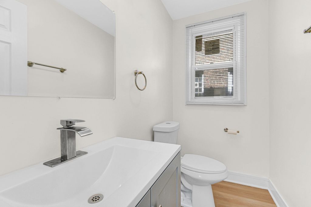 8010 S Phillips Avenue, Chicago, IL 60617 — photo 5