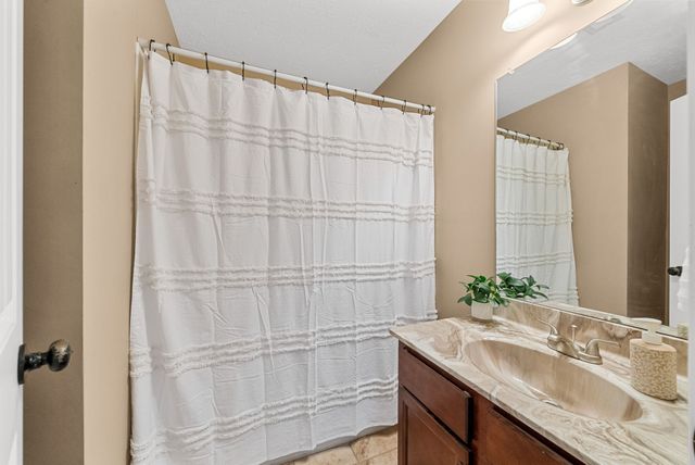 1208 Meachem Dr, Clarksville, TN 37042