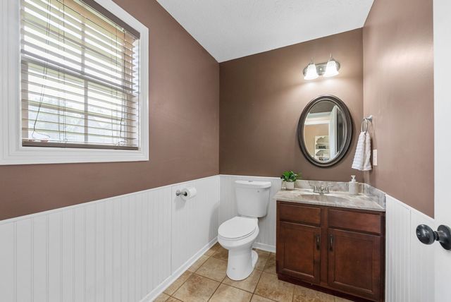 1208 Meachem Dr, Clarksville, TN 37042