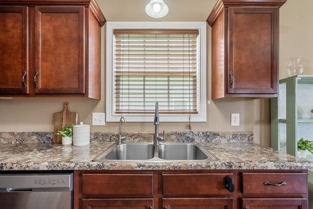 1208 Meachem Dr, Clarksville, TN 37042