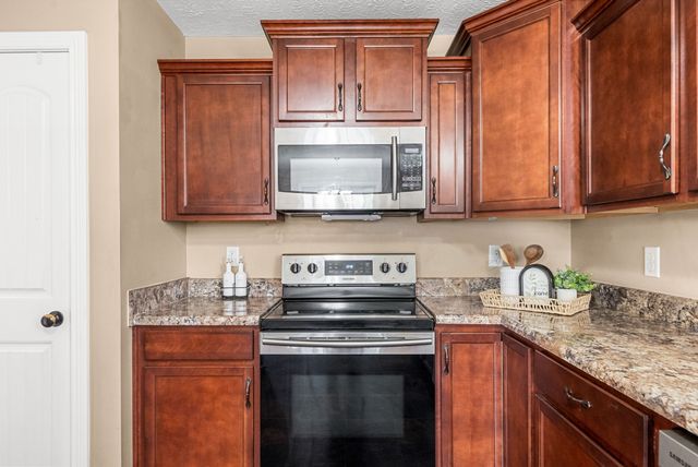 1208 Meachem Dr, Clarksville, TN 37042