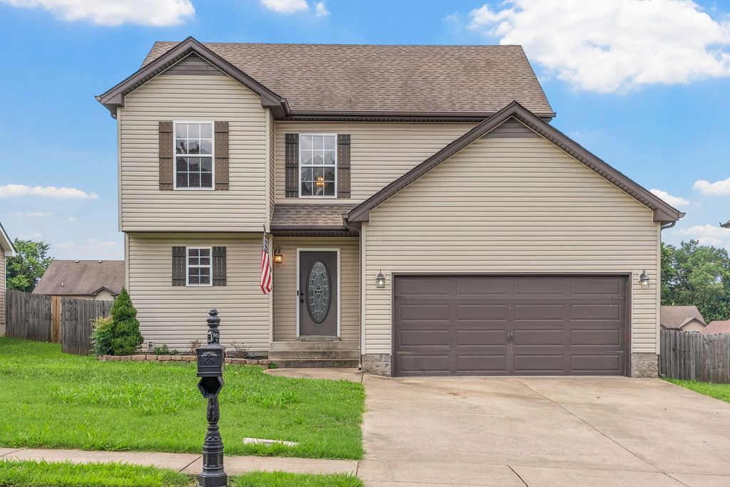 1208 Meachem Dr, Clarksville, TN 37042