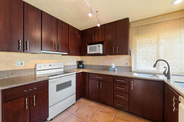 77568 Calle Las Brisas N, Palm Desert, CA 92211