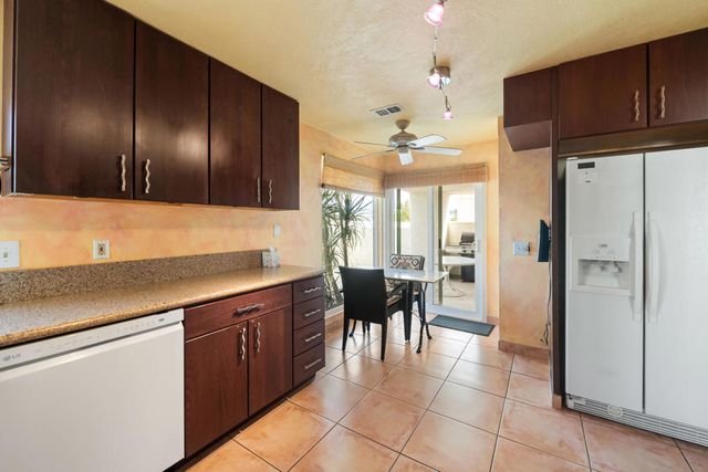 77568 Calle Las Brisas N, Palm Desert, CA 92211