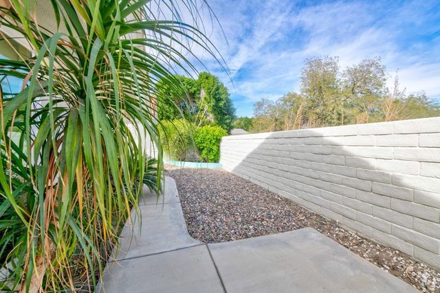 77568 Calle Las Brisas N, Palm Desert, CA 92211