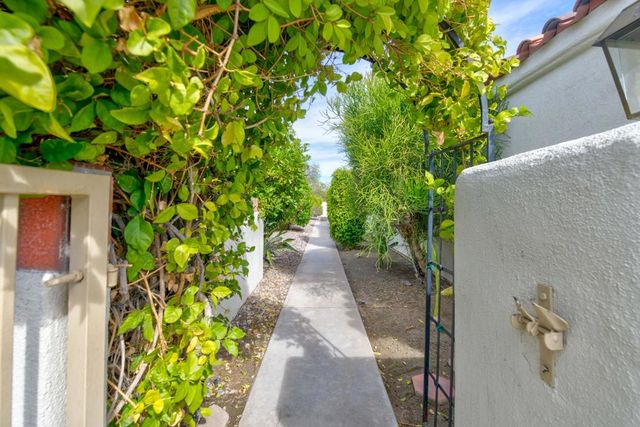 77568 Calle Las Brisas N, Palm Desert, CA 92211