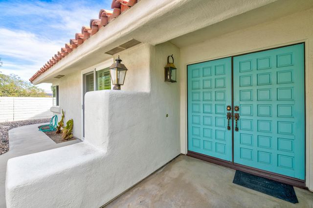 77568 Calle Las Brisas N, Palm Desert, CA 92211