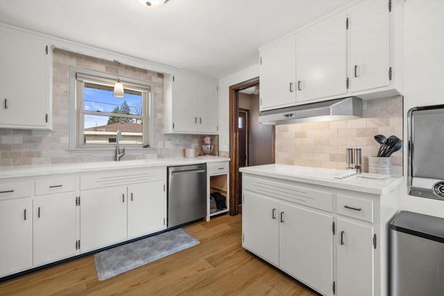 2424 24th STREET, Kenosha, WI 53140