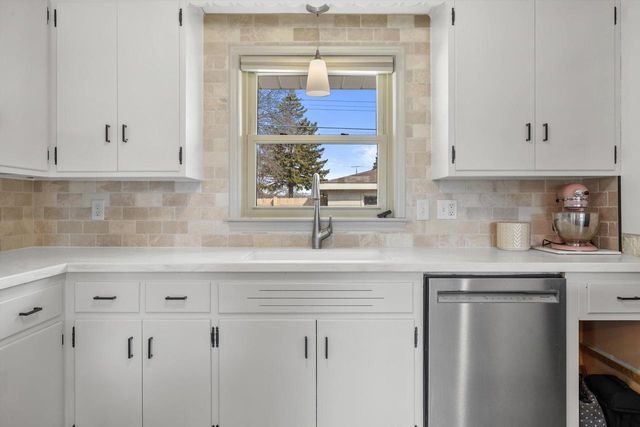 2424 24th STREET, Kenosha, WI 53140