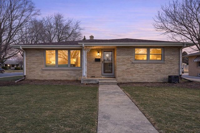 2424 24th STREET, Kenosha, WI 53140