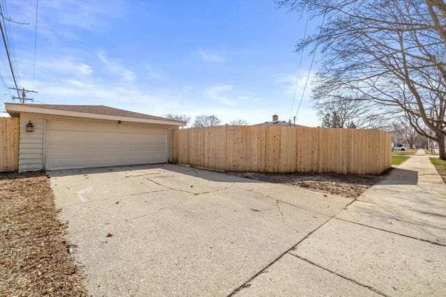 2424 24th STREET, Kenosha, WI 53140