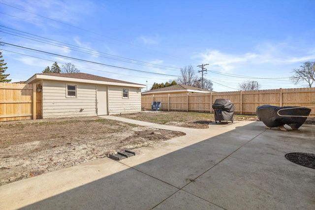 2424 24th STREET, Kenosha, WI 53140
