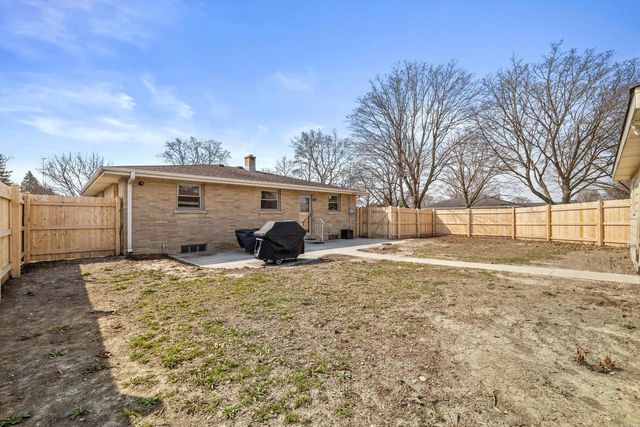 2424 24th STREET, Kenosha, WI 53140