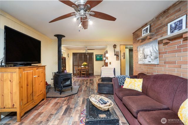 24201 42nd Avenue E, Spanaway, WA 98387