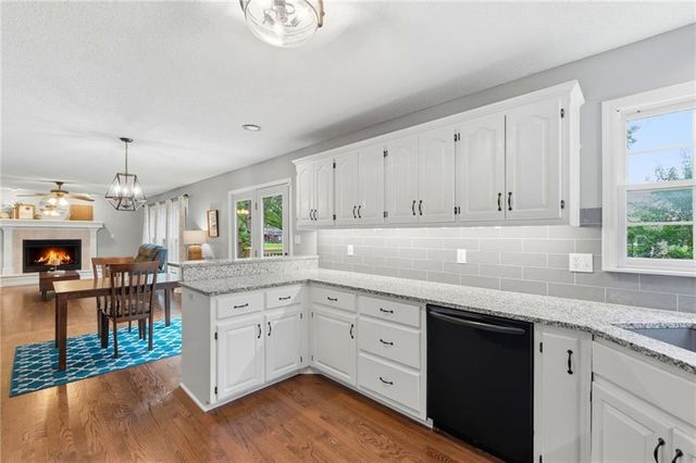 7511 N Palmer Avenue, Kansas City, MO 64158