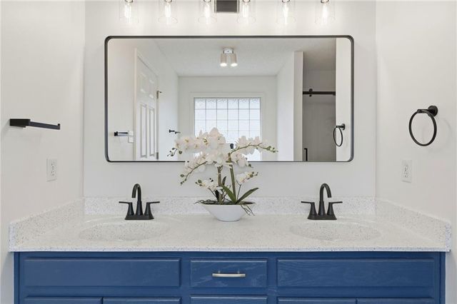 7511 N Palmer Avenue, Kansas City, MO 64158