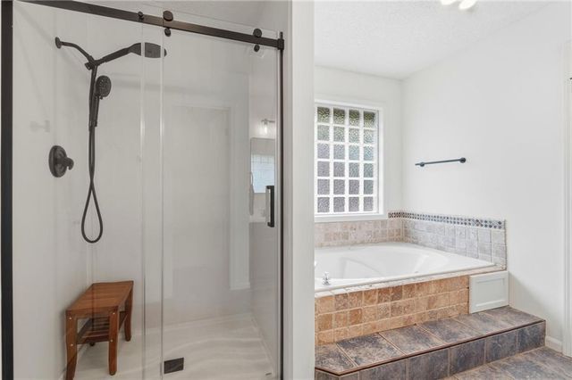 7511 N Palmer Avenue, Kansas City, MO 64158