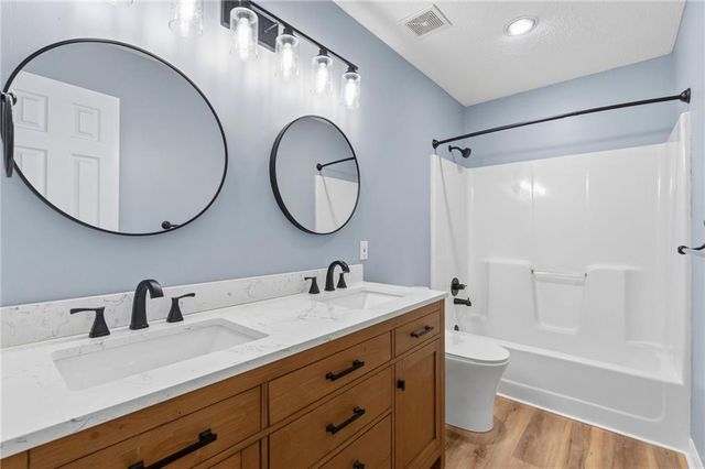 7511 N Palmer Avenue, Kansas City, MO 64158