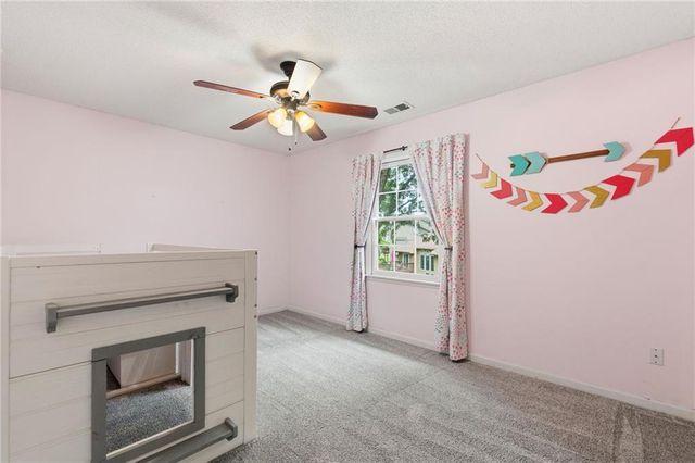 7511 N Palmer Avenue, Kansas City, MO 64158