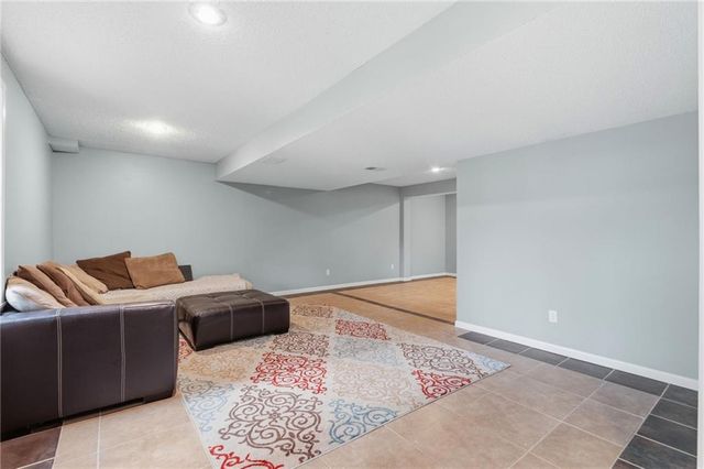 7511 N Palmer Avenue, Kansas City, MO 64158