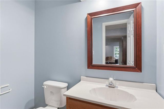 7511 N Palmer Avenue, Kansas City, MO 64158