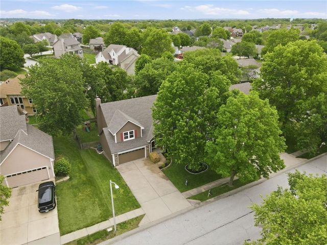 7511 N Palmer Avenue, Kansas City, MO 64158