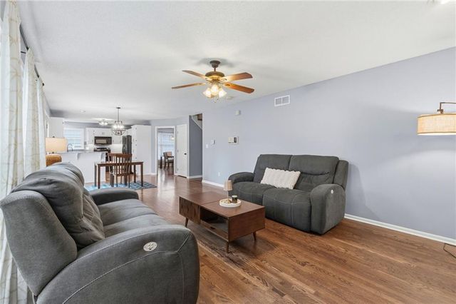 7511 N Palmer Avenue, Kansas City, MO 64158