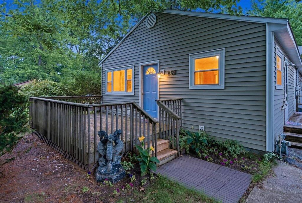 203 S Clinton Street, New Buffalo City, MI 49117
