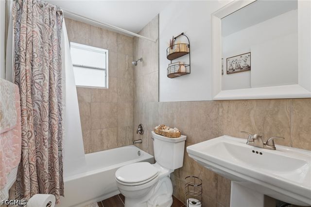 1212 SW 13th ST, Cape Coral, FL 33991