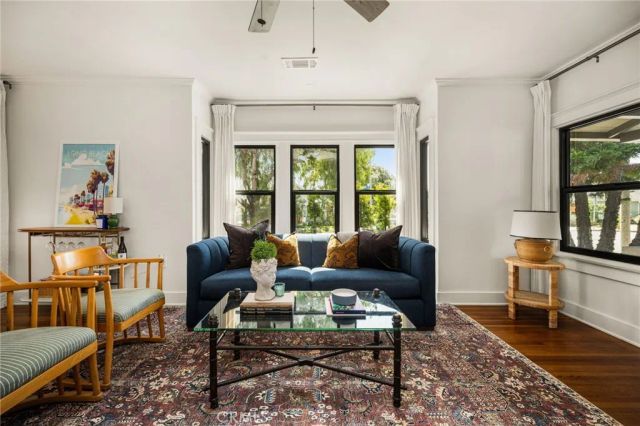 377 Ximeno Avenue, Long Beach, CA 90814