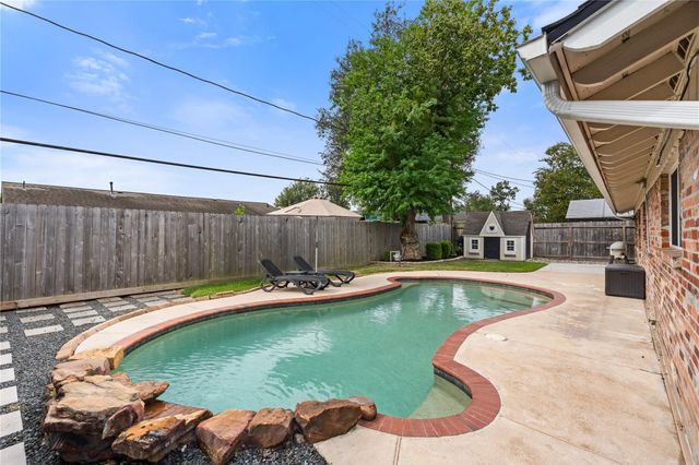 2302 Willowby Drive, Houston, TX 77008