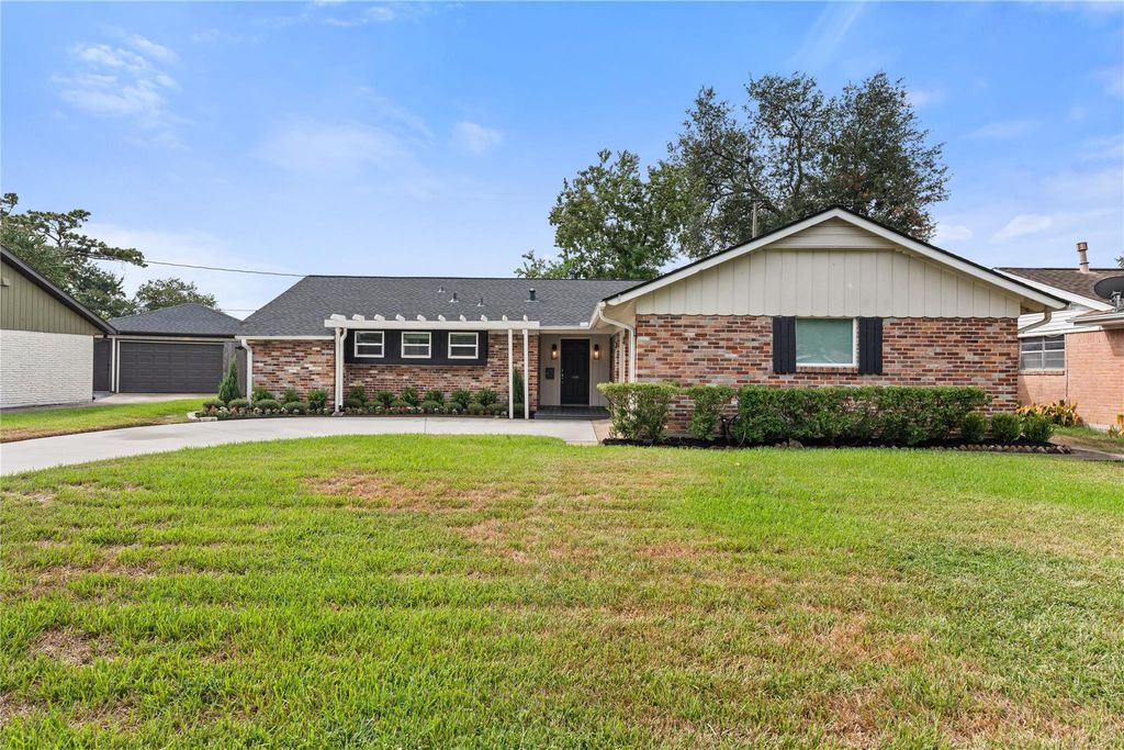 2302 Willowby Drive, Houston, TX 77008